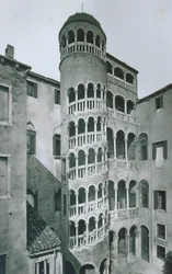 Uitzicht op Palazzo Contarini del Bovolo